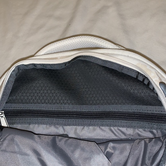 NWT The North Face Borealis Backpack - Picture 6 of 10